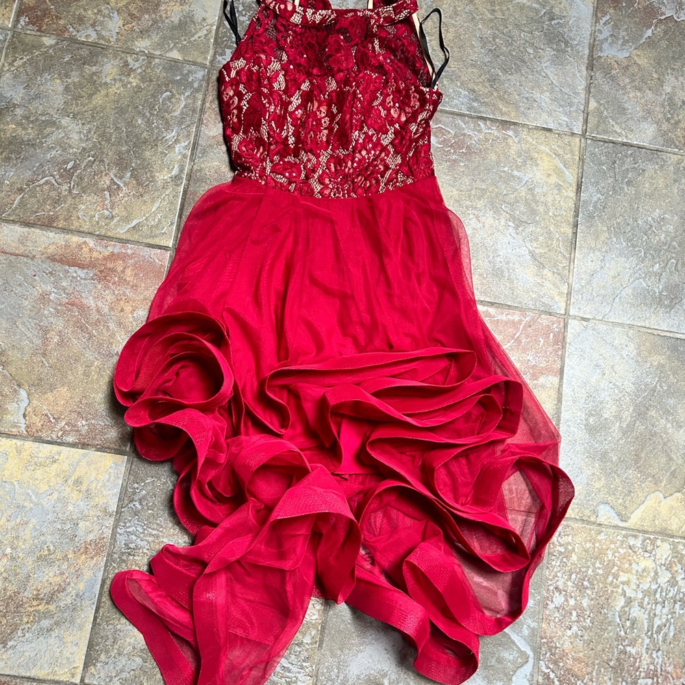 Beautiful dress worn once. Speechless size 5